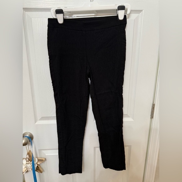 Chico’s Black Floral Rose Slimming Pants Size 0 US 4 Women’s Perfect Stretch - Picture 1 of 4